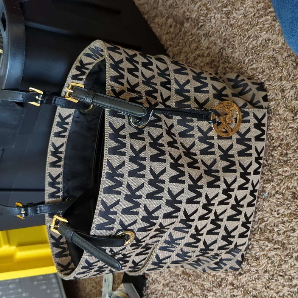 Michael Kors bucket tote bag
